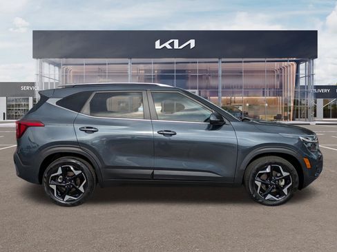 Certified 2024 Kia Seltos EX FWD image 3