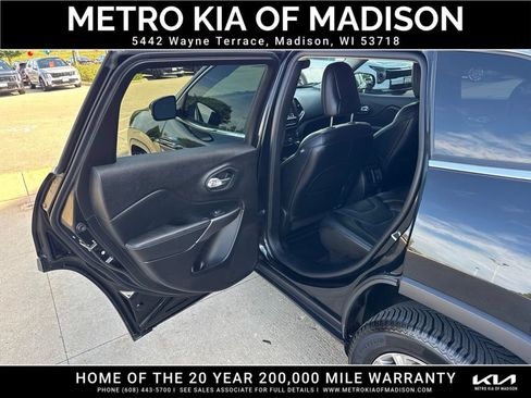 Used 2021 Jeep Cherokee Latitude Lux w/ Comfort/Convenience Group AWD/4WD image 29