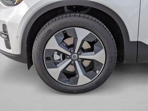 New 2026 Volvo XC40 B5 Plus w/ Climate Package AWD/4WD image 11