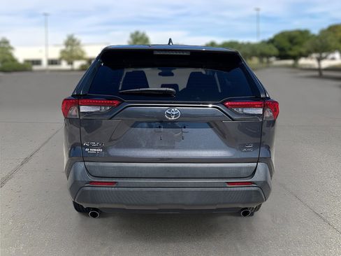 Used 2022 Toyota RAV4 LE image 6