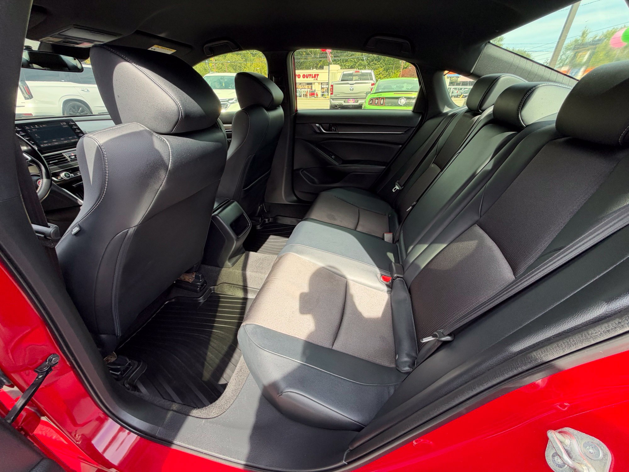 Used 2018 Honda Accord Sport image 11