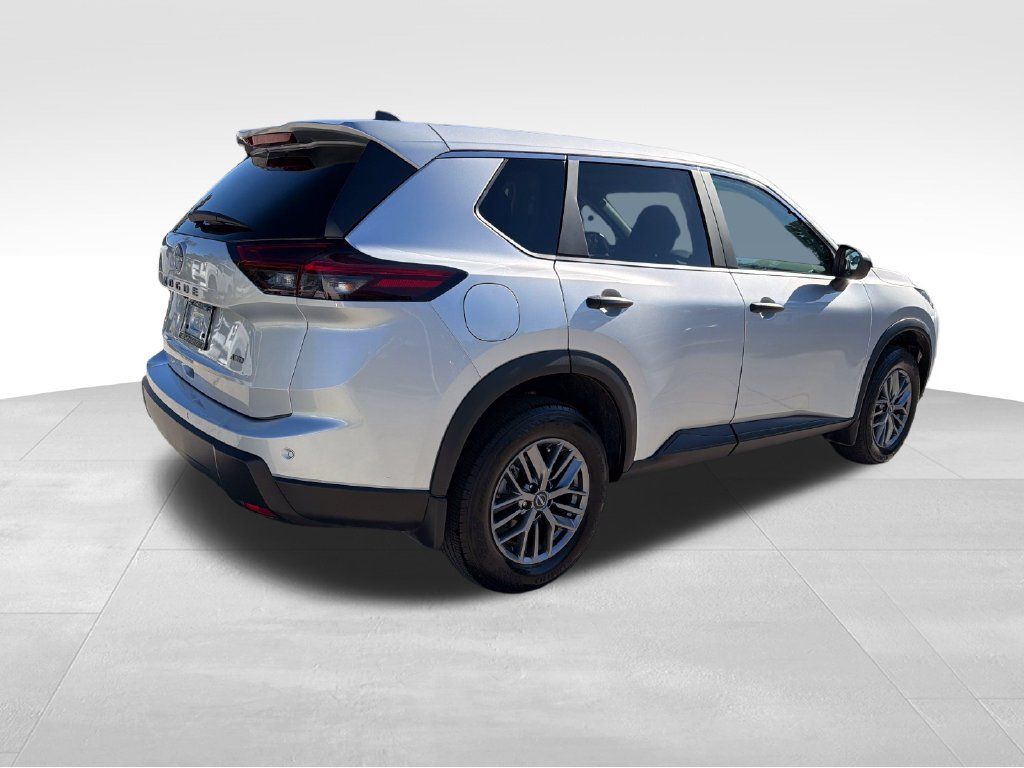 Used 2025 Nissan Rogue S AWD/4WD image 7