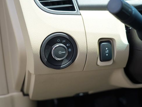 Used 2018 Ford Taurus SE FWD image 17