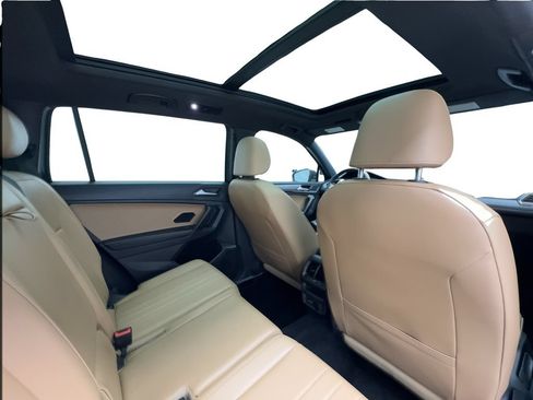 Used 2022 Volkswagen Tiguan SE w/ Panoramic Sunroof Package AWD/4WD image 27