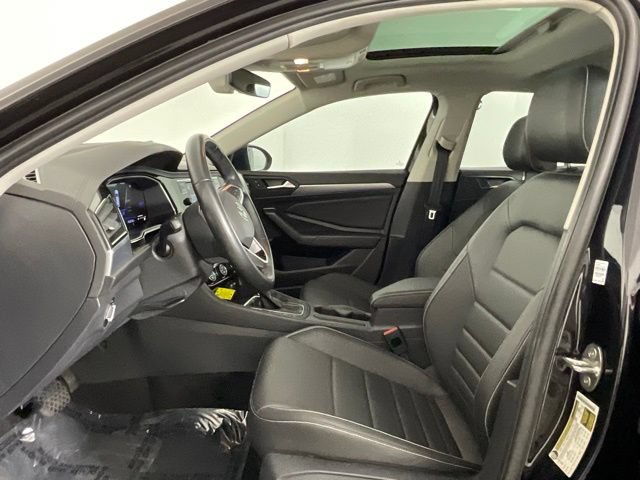 Used 2024 Volkswagen Jetta SE FWD image 10