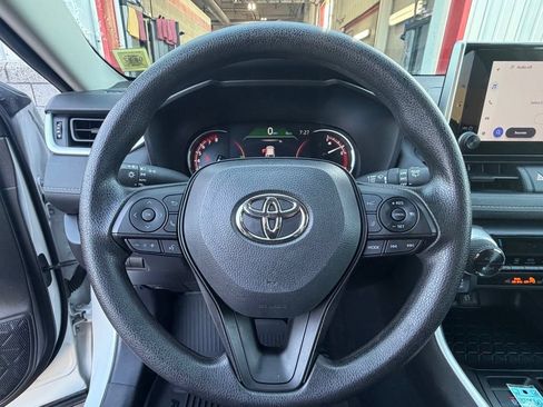 Used 2025 Toyota RAV4 XLE AWD/4WD image 33