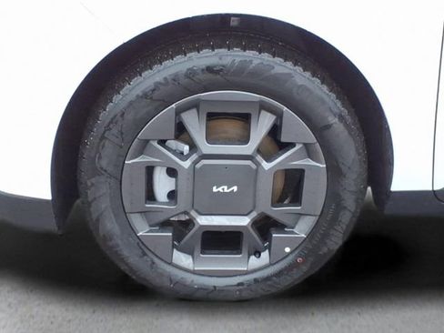 Used 2025 Kia Carnival EX FWD image 10