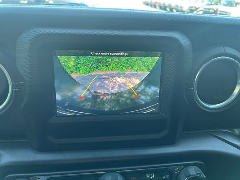 Used 2020 Jeep Wrangler Unlimited Sahara w/ LED Lighting Group AWD/4WD image 24