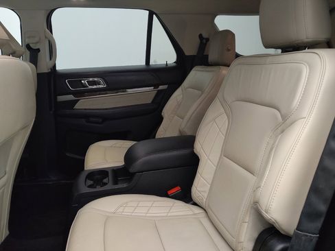 Used 2018 Ford Explorer Platinum AWD/4WD image 18