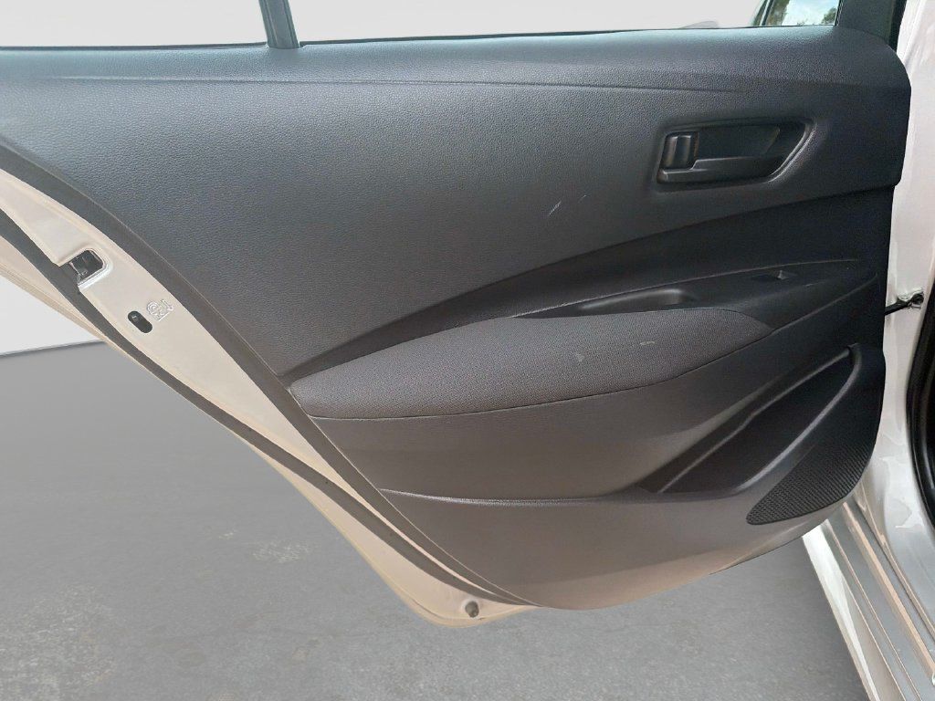 Used 2022 Toyota Corolla LE FWD image 13