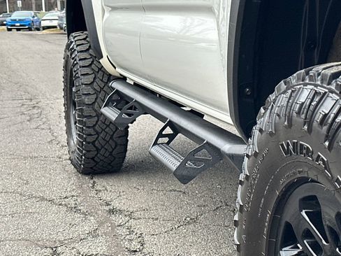 Used 2022 Toyota Tacoma TRD Off-Road image 8