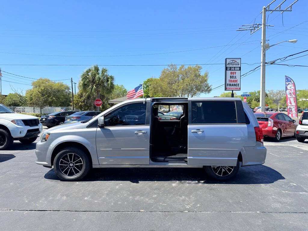 Used 2016 Dodge Grand Caravan SE FWD image 4