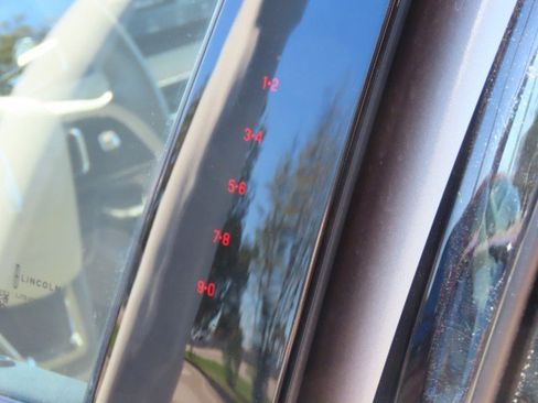 Used 2021 Lincoln Corsair FWD w/ Equipment Group 101A image 18