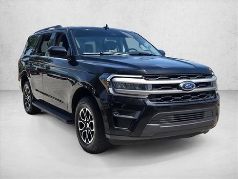 Certified 2024 Ford Expedition XLT RWD image 3