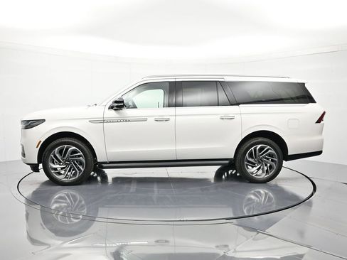 New 2026 Lincoln Navigator L Premier AWD/4WD image 8