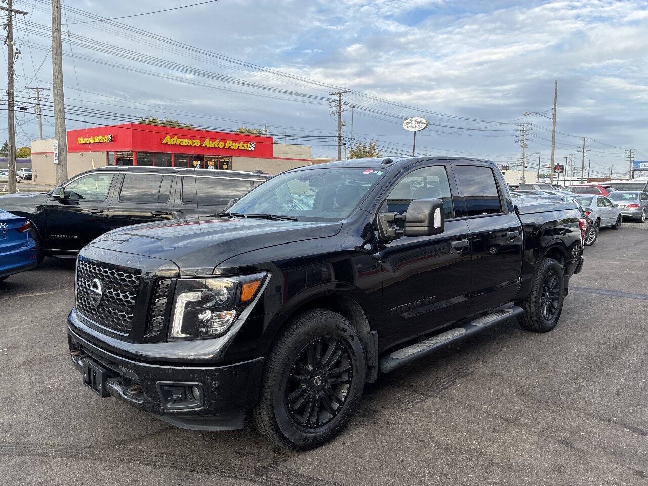 Used 2018 Nissan Titan SV AWD/4WD image 2