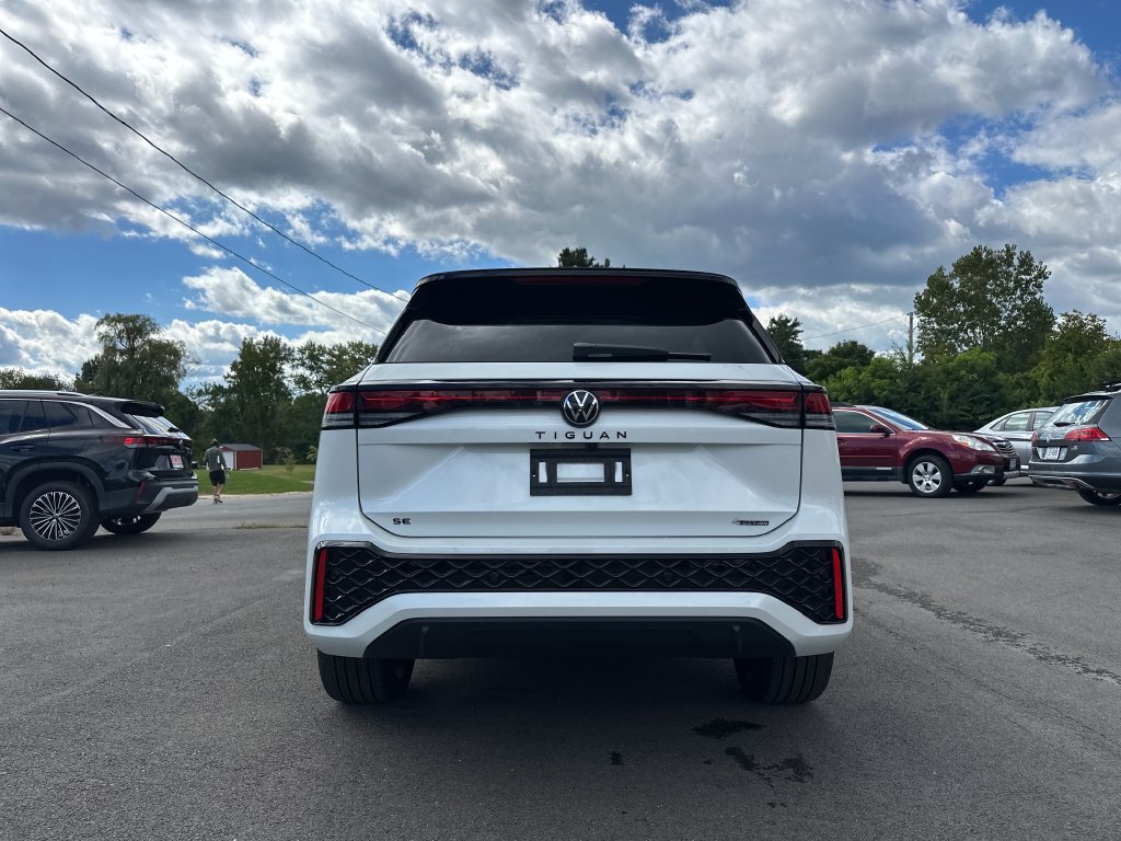 New 2026 Volkswagen Tiguan SE R-Line AWD/4WD image 3