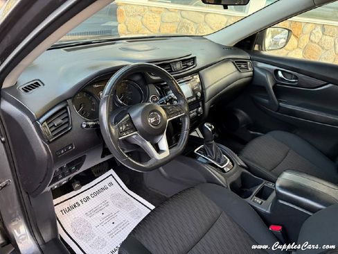 Used 2018 Nissan Rogue SV w/ Premium Package image 5