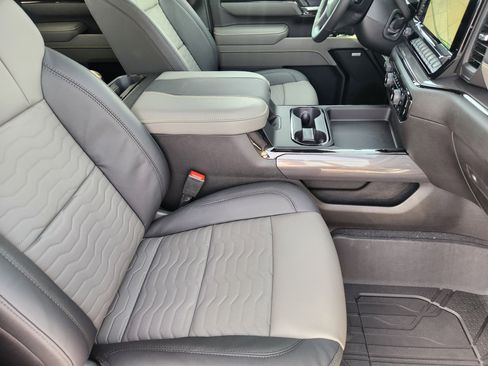 New 2026 Chevrolet Silverado 2500 ZR2 image 10