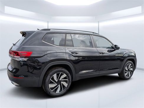 New 2026 Volkswagen Atlas SE image 3