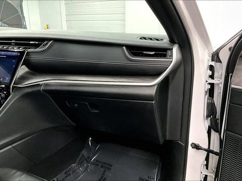 Used 2024 Jeep Grand Cherokee Limited w/ Luxury Tech Group II AWD/4WD image 19
