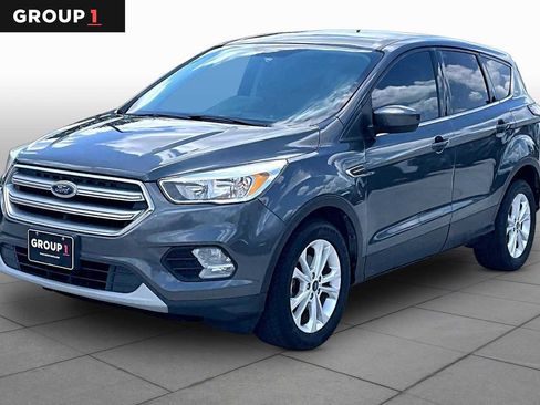 Used 2017 Ford Escape SE FWD image 1