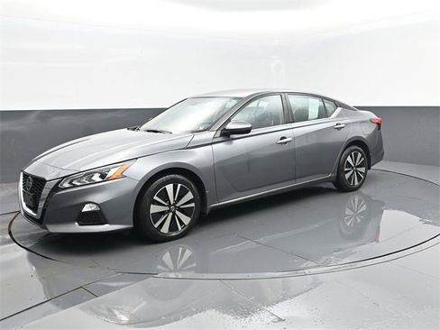 Used 2021 Nissan Altima 2.5 SV image 1
