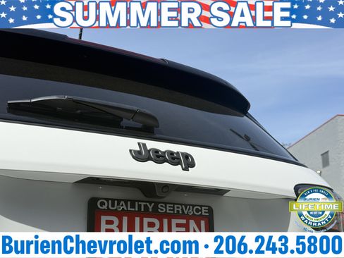 Used 2025 Jeep Compass Trailhawk AWD/4WD image 35