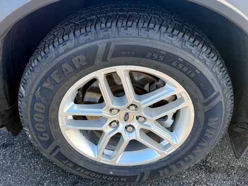 Used 2025 Ford Explorer Active image 10