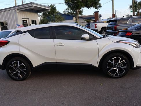 Used 2021 Toyota C-HR XLE image 4
