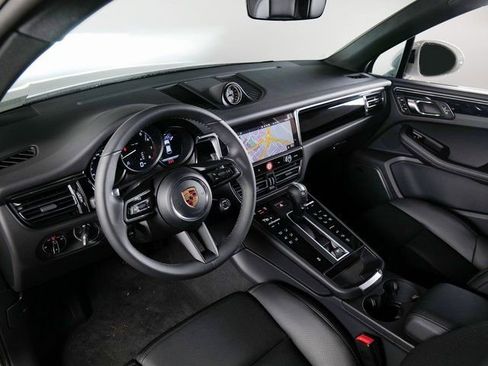 Certified 2026 Porsche Macan AWD/4WD image 19