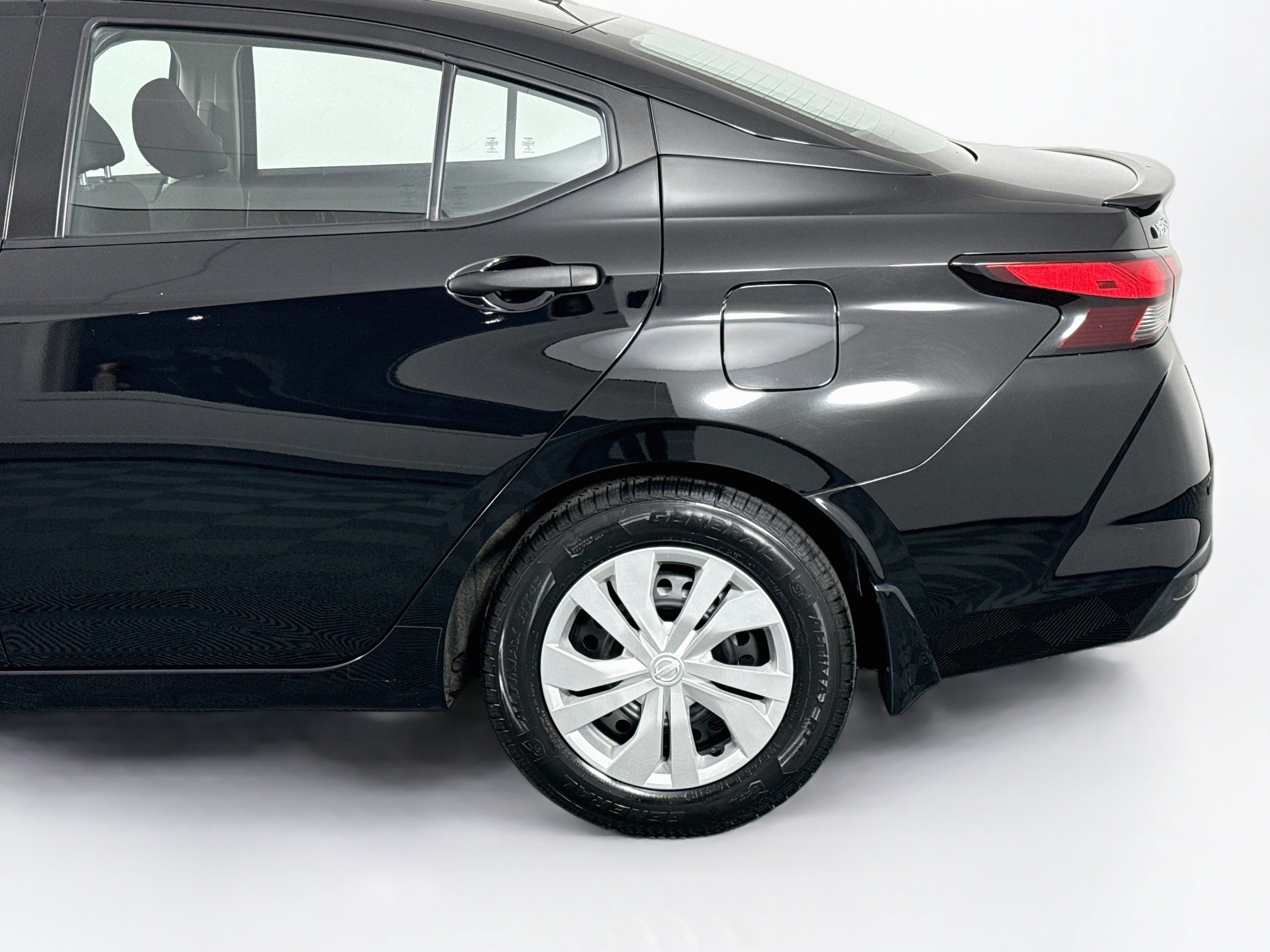 Used 2020 Nissan Versa S FWD image 42