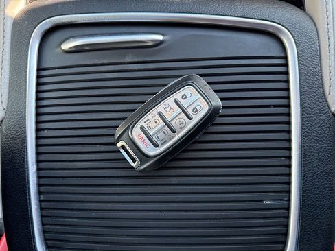 Used 2023 Chrysler Pacifica Limited FWD image 20