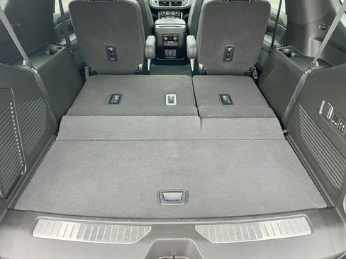 Used 2023 Chevrolet Tahoe Premier w/ Advanced Technology Package AWD/4WD image 37