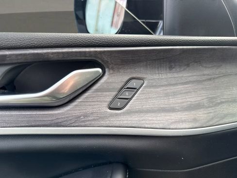 Used 2023 Jeep Grand Cherokee Limited image 14