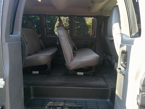 Used 2017 Chevrolet Express 3500 LT w/ LT Preferred Equipment Group image 18