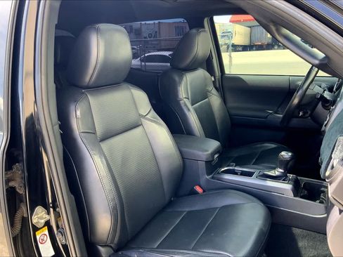 Used 2019 Toyota Tacoma 2WD Double Cab image 13