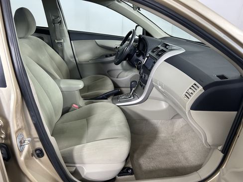 Used 2013 Toyota Corolla LE FWD image 21