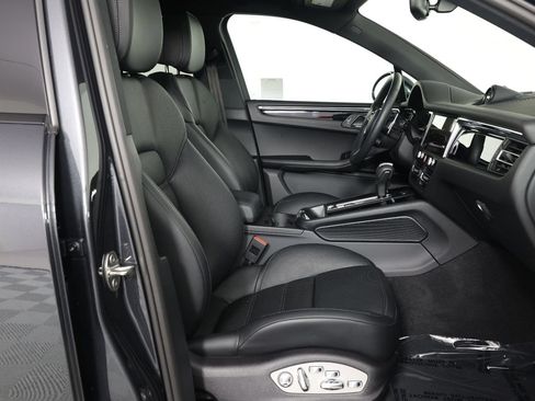 Certified 2026 Porsche Macan AWD/4WD image 31