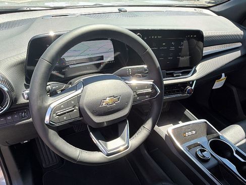 New 2026 Chevrolet Equinox LT w/ Convenience Package II AWD/4WD image 17