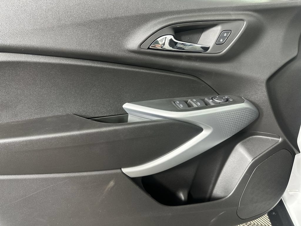 New 2026 Chevrolet Trax LS w/ LS Convenience Package FWD image 21