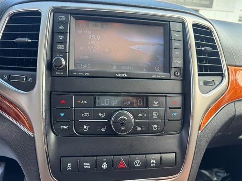 Used 2013 Jeep Grand Cherokee Overland image 36