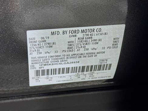 Used 2020 Ford Explorer Platinum w/ Premium Technology Package image 39