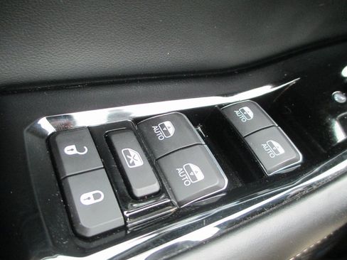 Used 2022 Jeep Grand Cherokee Overland w/ Luxury Tech Group IV image 24