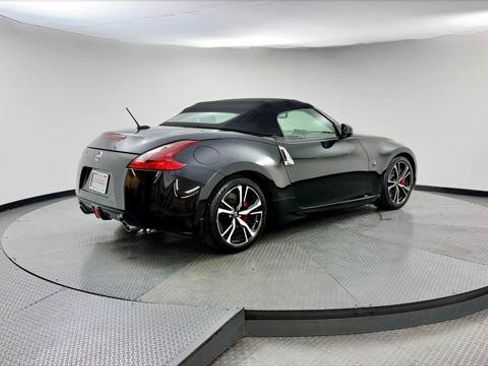 Used 2019 Nissan 370Z Touring Sport RWD image 32