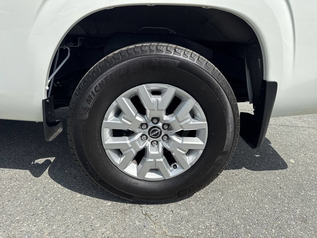 Used 2024 Nissan Frontier SV w/ SV Convenience Package RWD image 27