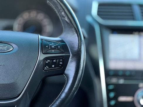 Used 2017 Ford Explorer Platinum image 37