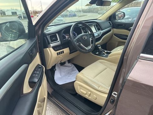 Used 2018 Toyota Highlander Plus image 15