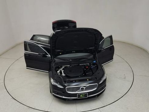Used 2023 Volvo S90 B6 Plus AWD/4WD image 30