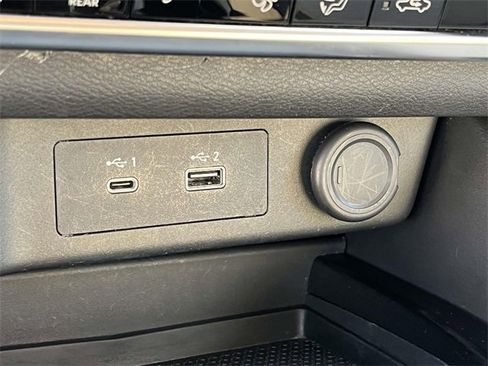 Used 2023 Nissan Rogue SV image 28